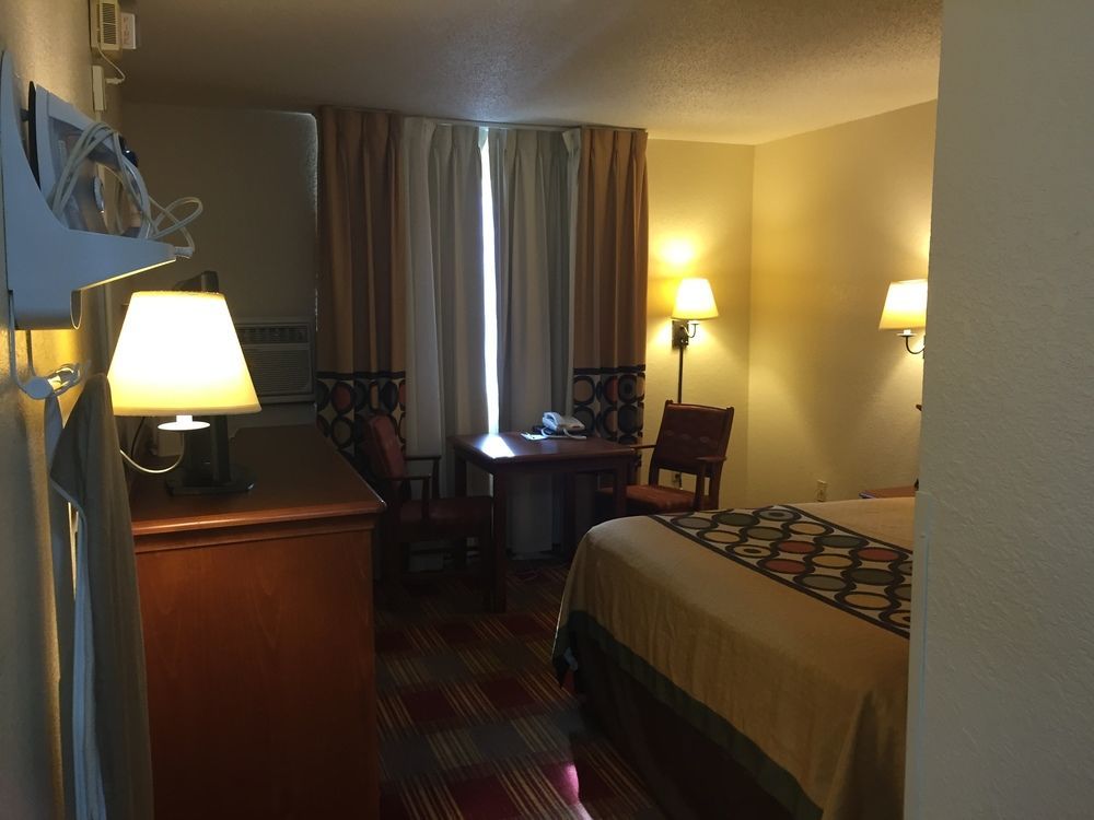 Super 8 By Wyndham Grand Forks Hotel Kültér fotó